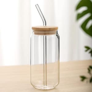 borosilicate cup with bamboo lid and straw